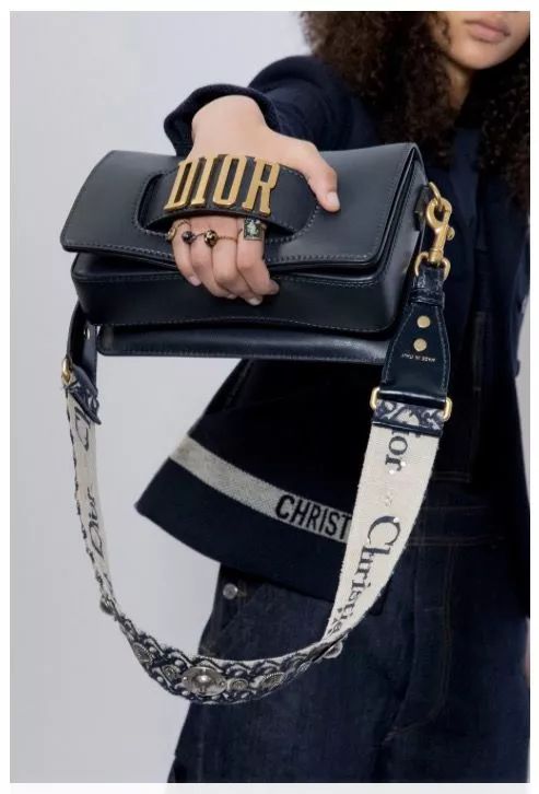 万元包包lv,lv包为何是奢侈品