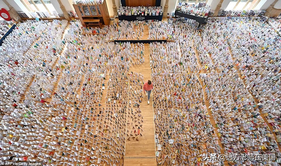 疫情之下，他的百岁生日盛况堪比英国女王