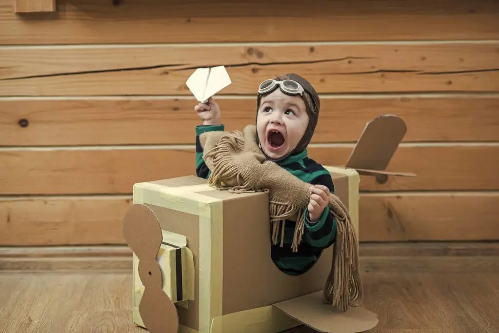 孩子太活泼爱动怎么管教,孩子活泼好动是好事吗