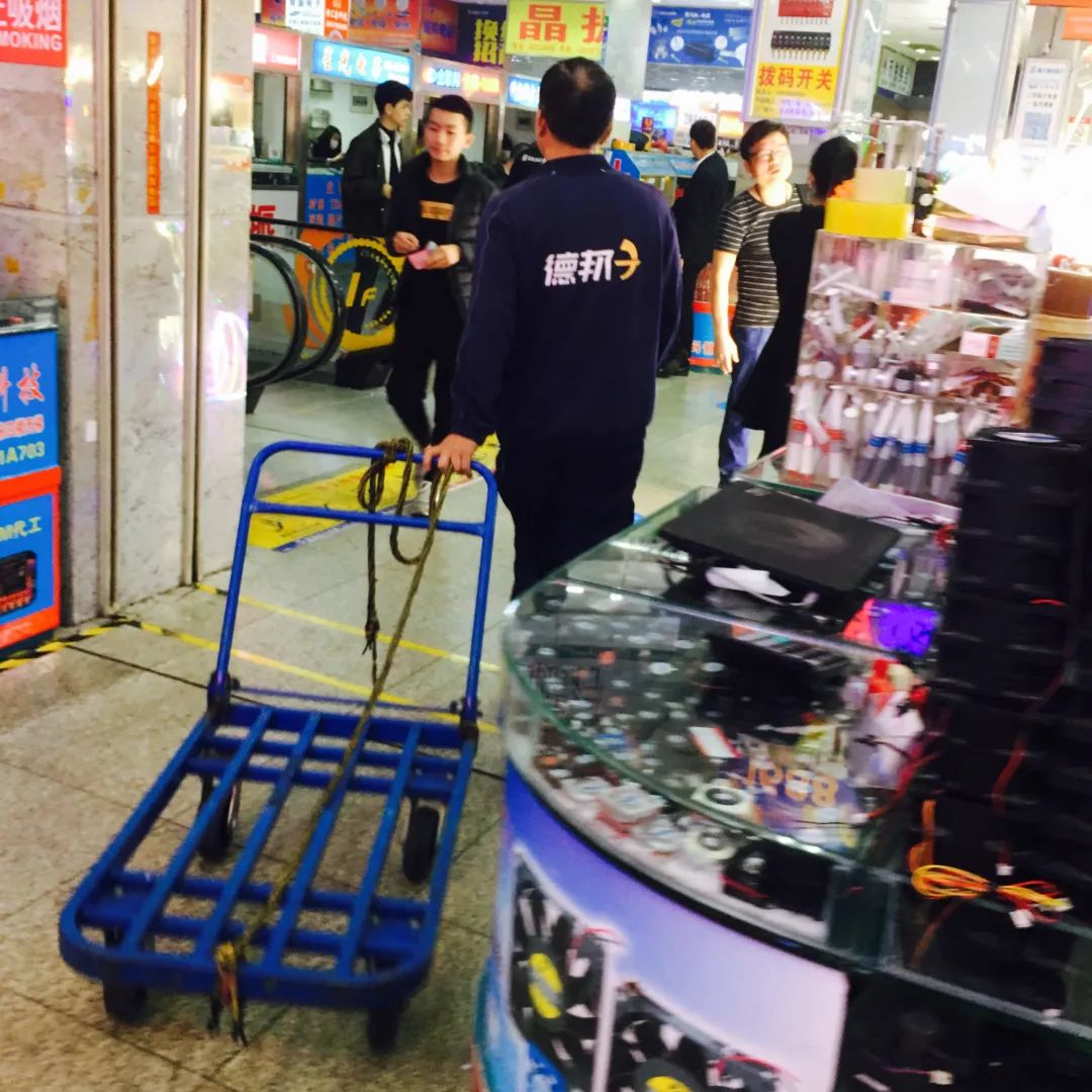 深圳卖芯片赚千万,深圳华强北档口一夜倾家荡产