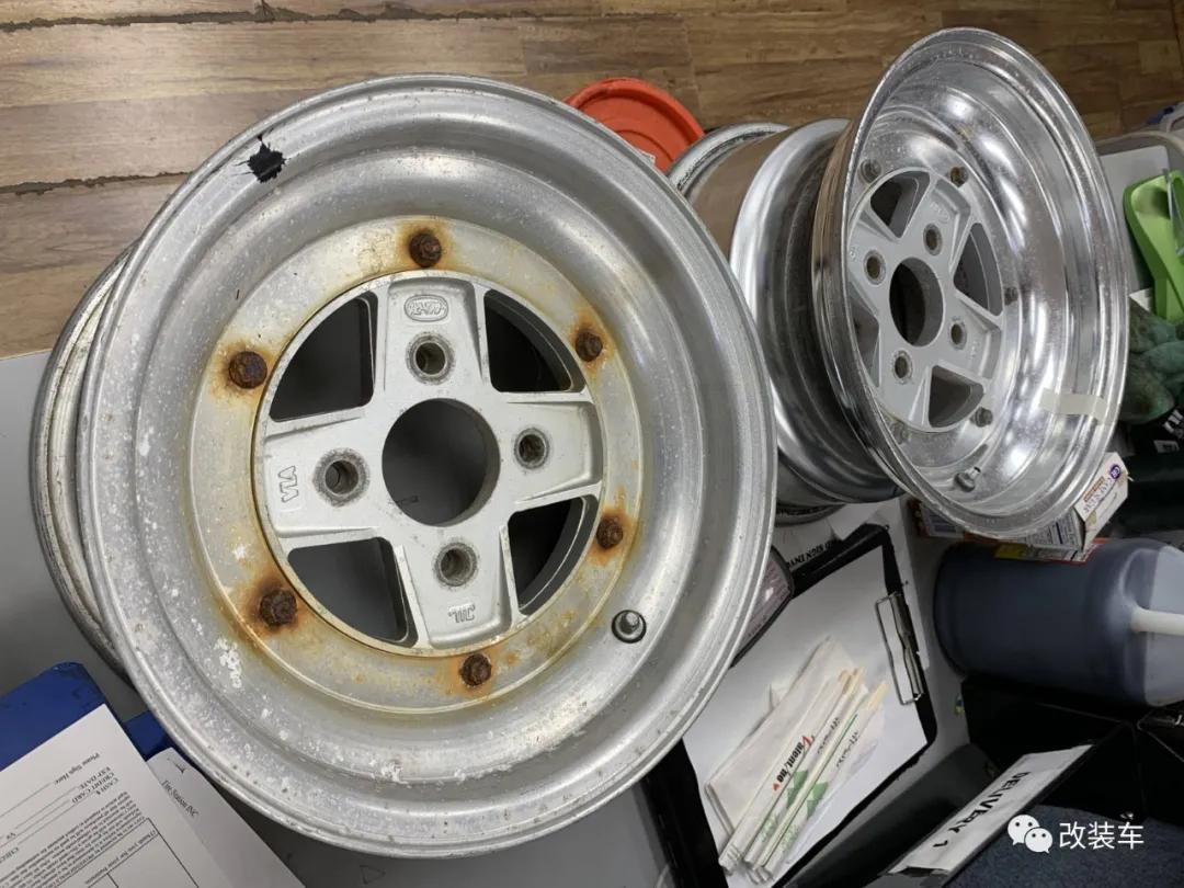 中置四驱五速手动的双门超跑,今晚我在秋名山等你