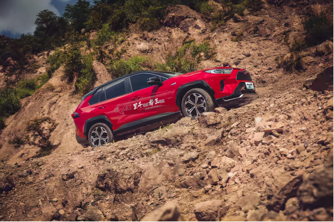 丰田双擎混动最新款,千里长测