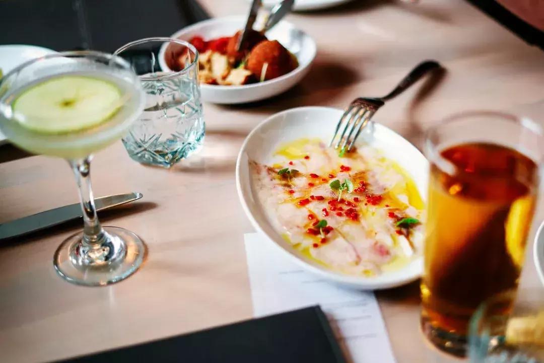 如何评价红酒的优缺点,如何品红酒的优劣