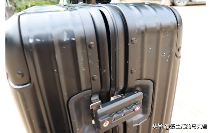 什么材质的行李箱耐摔耐磨,超轻摔不坏的耐磨行李箱