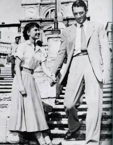 现在女孩穿衣风格,现在女生衣着暴露不犯法吗