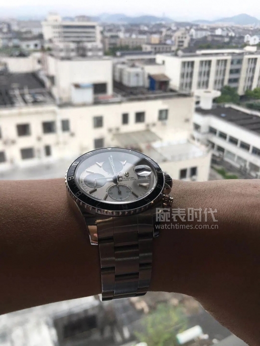 网友晒自己微信好友数量,网友晒1300手表