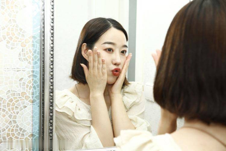 化妆镜没有补光灯怎么化妆,化妆镜子没灯怎么变成有灯