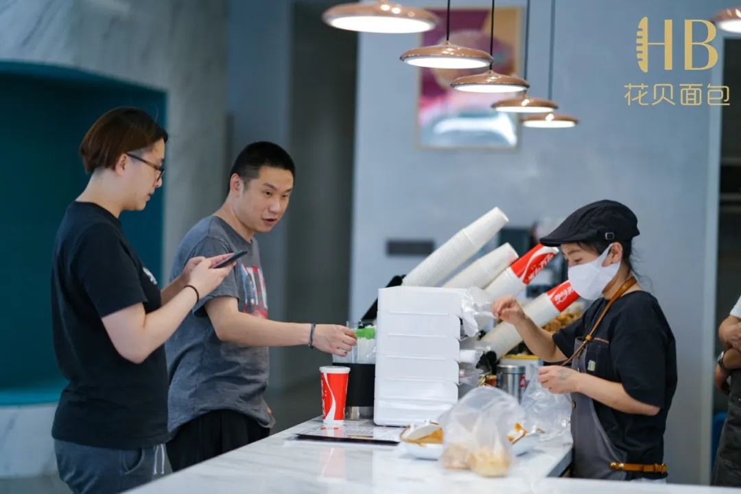 上海华贝面包哪家好,探店现烤面包