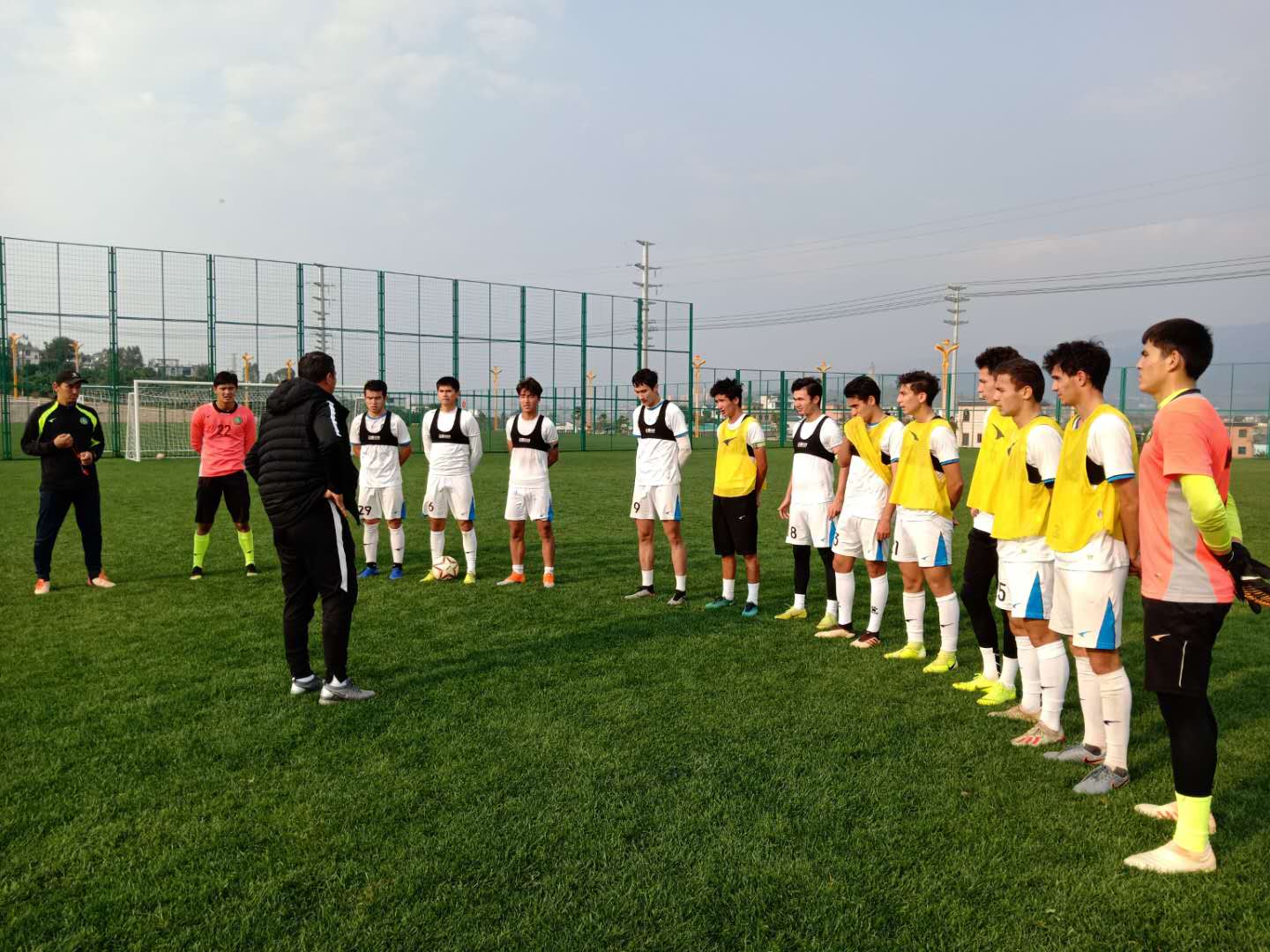 新疆足球青训现状及未来,新疆足球青训推进座谈会