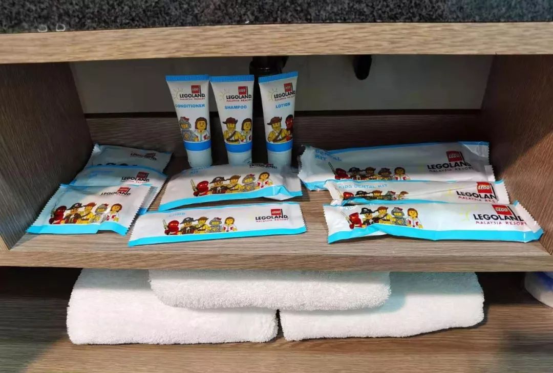 整个房间全拼上乐高是什么感受,现实中的乐高世界