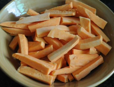 红薯吃不完怎么做好吃放烤箱里,红薯吃不完煮熟晒干教程