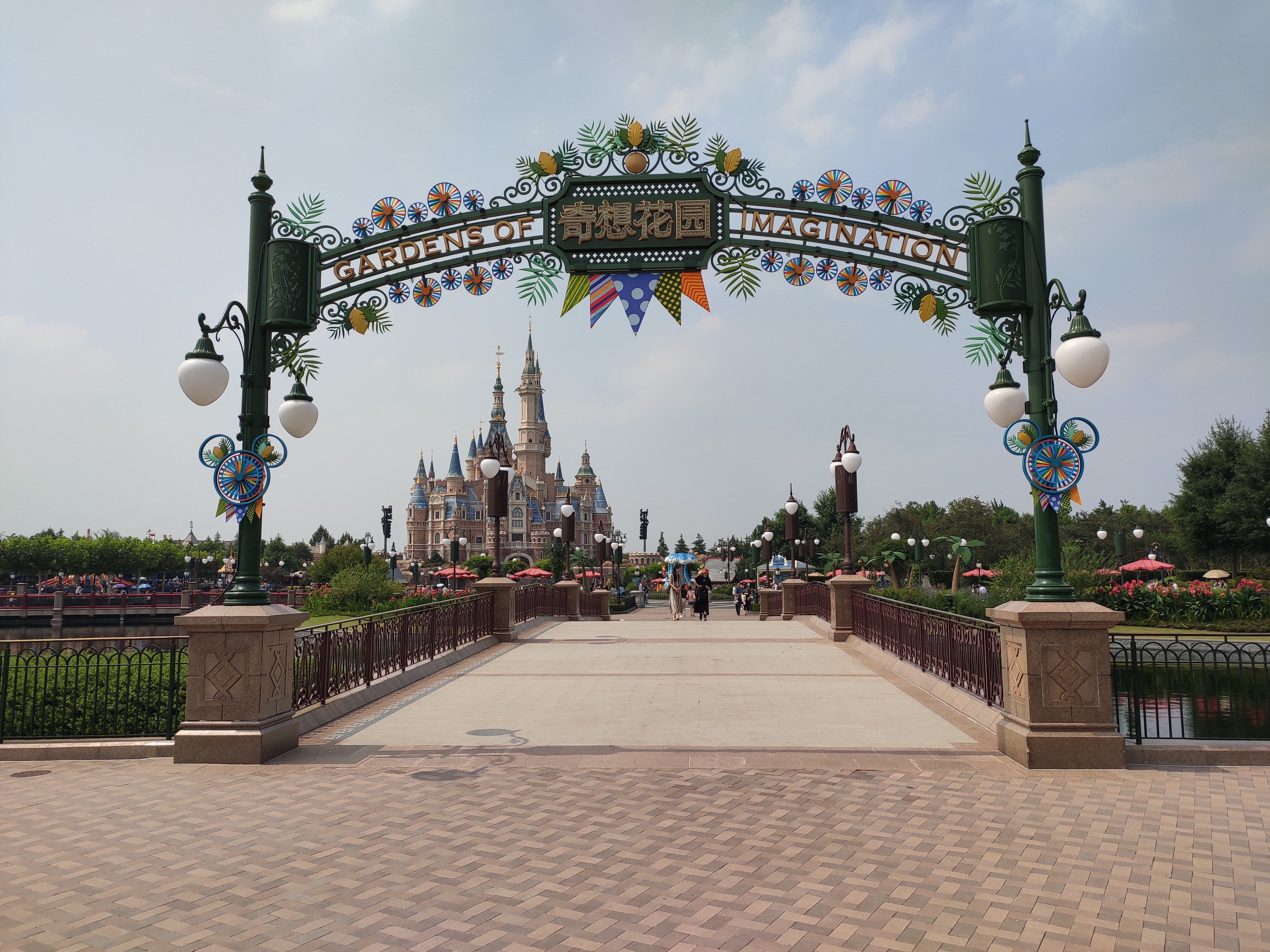 上海迪士尼一大一小旅游攻略,上海迪士尼吃住攻略讲解