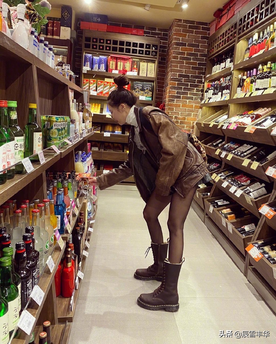 金泫雅穿亮片裙子,金泫雅露脐装短裙