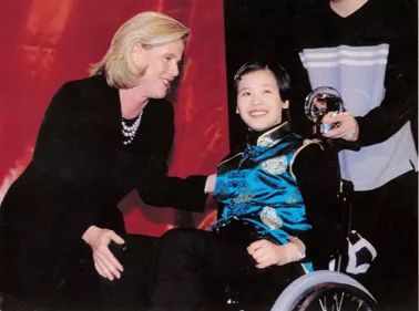 桑兰:磨难,坚韧,向阳而生