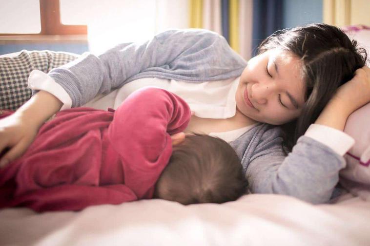 剖腹产后产妇开奶手法,产后开奶是冷敷还是热敷