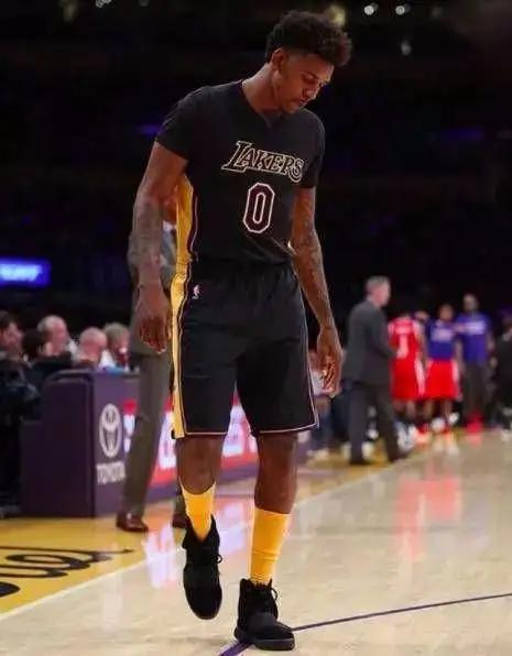 2019年nba全明星杜兰特上脚球鞋,杜兰特上脚的球鞋像靴子似的