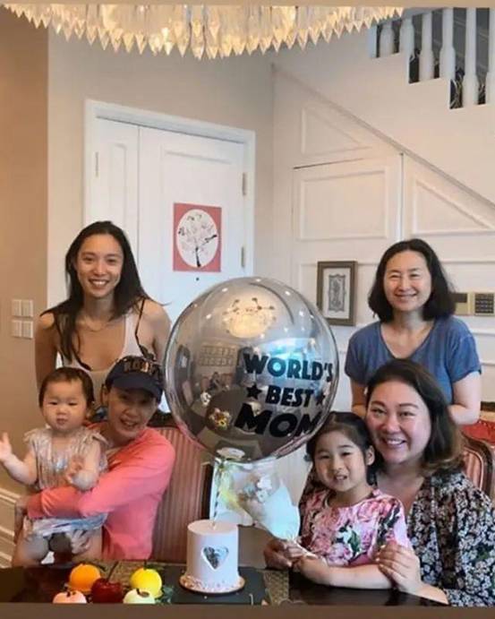 何超琼不化妆老态,何超琼出席活动气场全开