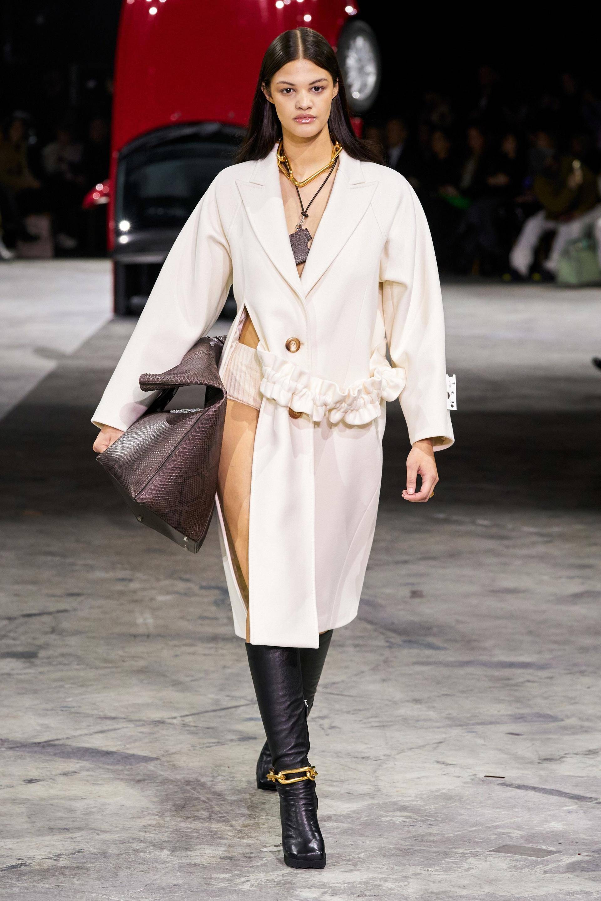 别再只会花冤枉钱！看遍秋冬秀场，不花一分钱衣品秒升级