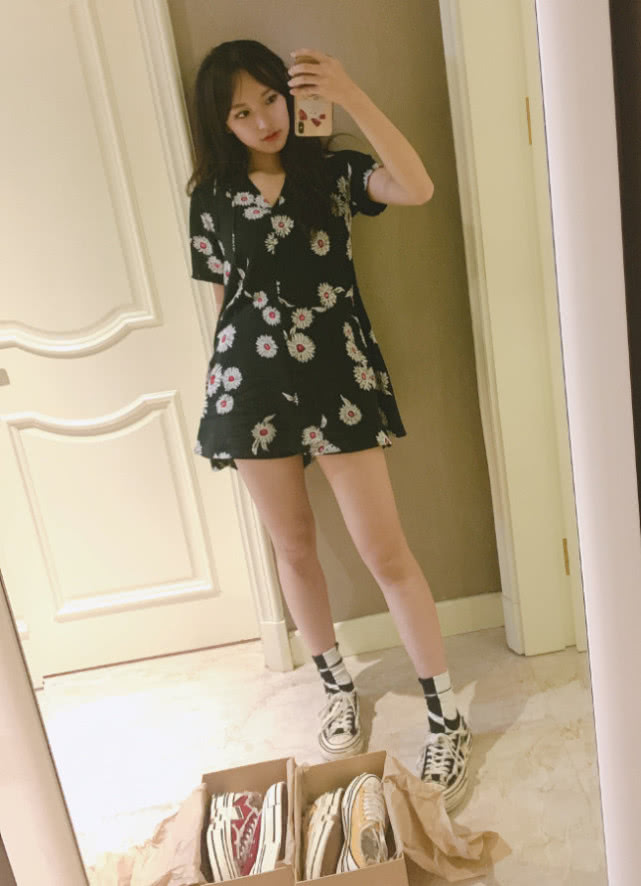 匡威乞丐鞋穿搭,高帮黑色匡威鞋搭配袜子