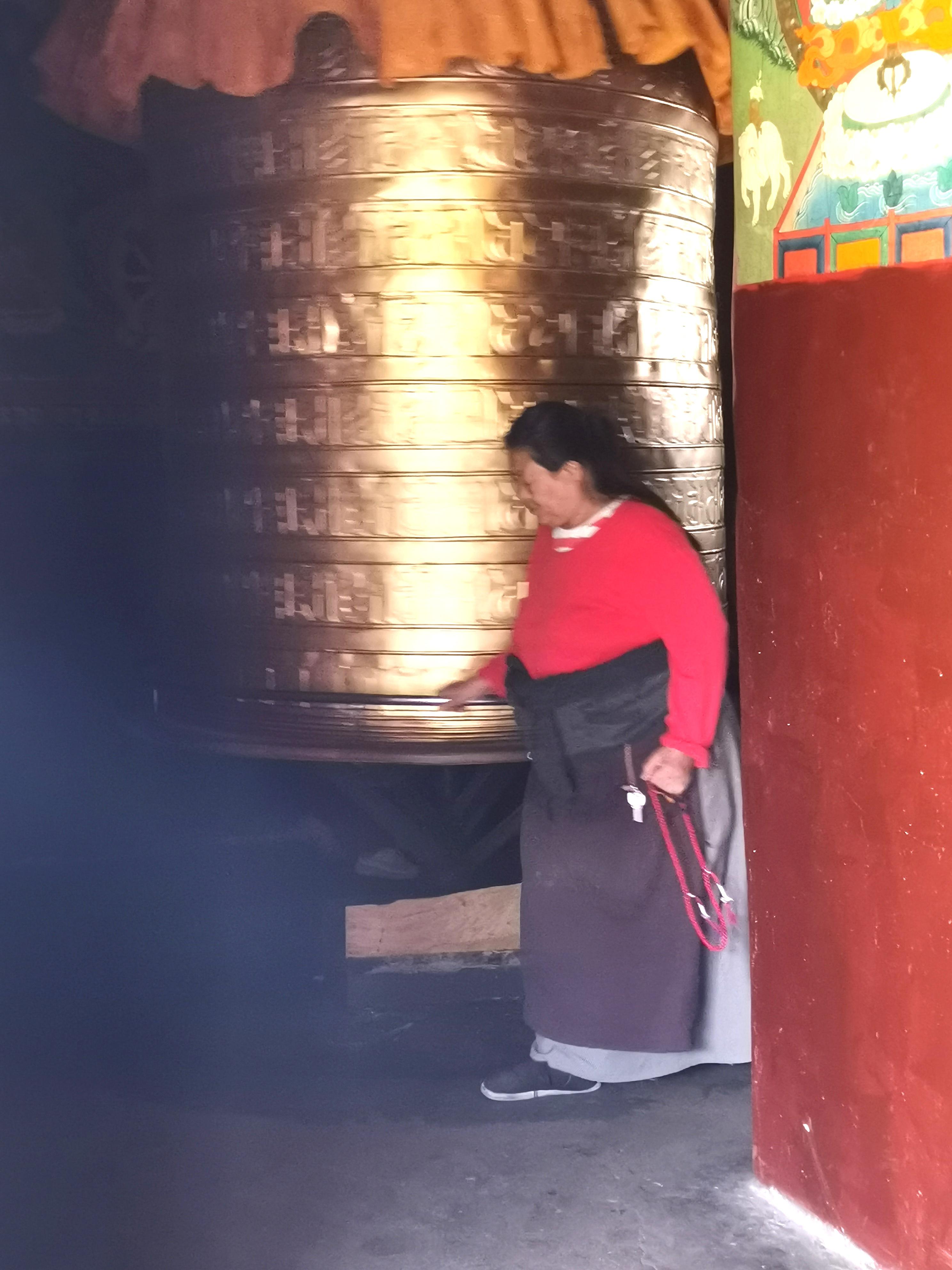 西藏拉萨这个城市好吗,拉萨市区是什么样的地方