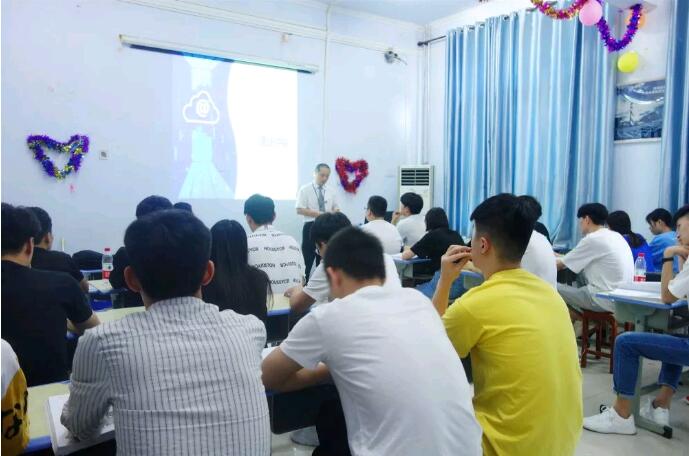 北大青鸟郑州有多少老师,北大青鸟郑州职英校区老师