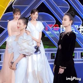 刘诗诗与倪妮再度同框,除了体态外,在脖子上她们也在暗自用力