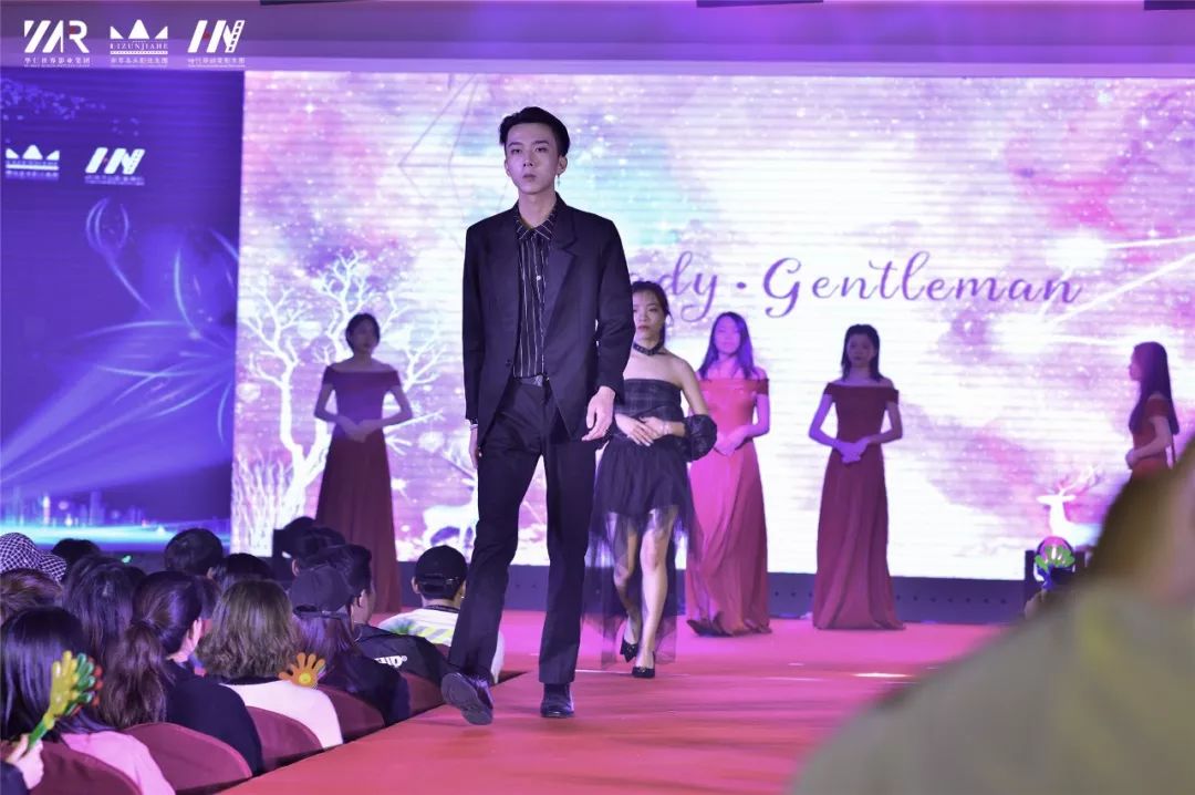 “筑梦华娱,致远未来”时代华娱第十一月总结大会