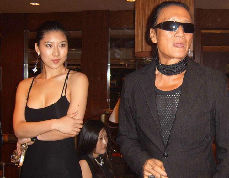 狄波拉潇洒情史，为谢贤甩美国富豪，离婚后嫁小11岁男人收获爱情