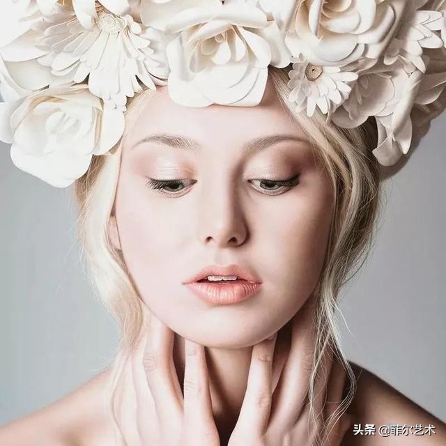 美女画家画美女，怎么看怎么美，看着她的画呼吸都要停滞了