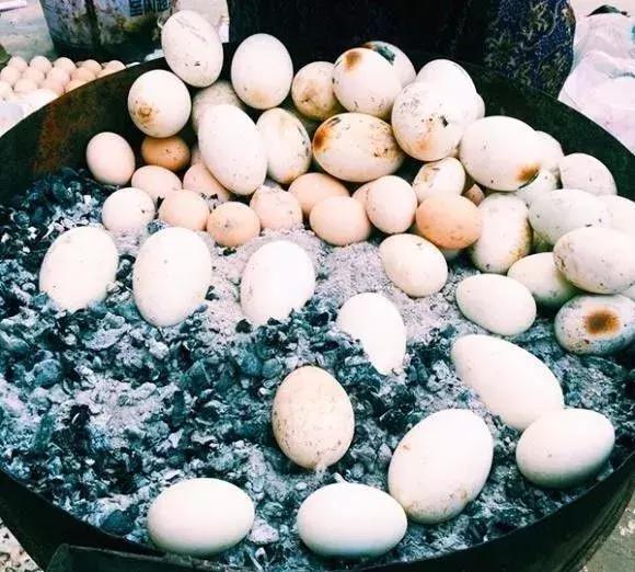 *疆新**也有很多“奇葩”的食物,有的看到反胃,有的念念不忘