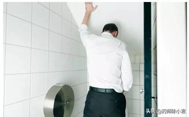 排尿很黄有酸味有痛,排尿很黄是不是排出毒素