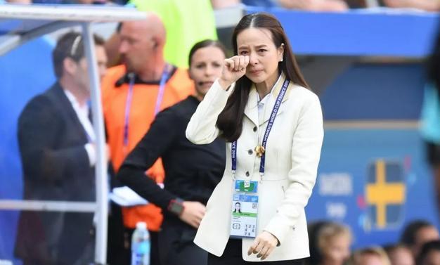 苏提达吃醋了，泰王心动的华裔美女伍伦盼，54岁依然优雅大方