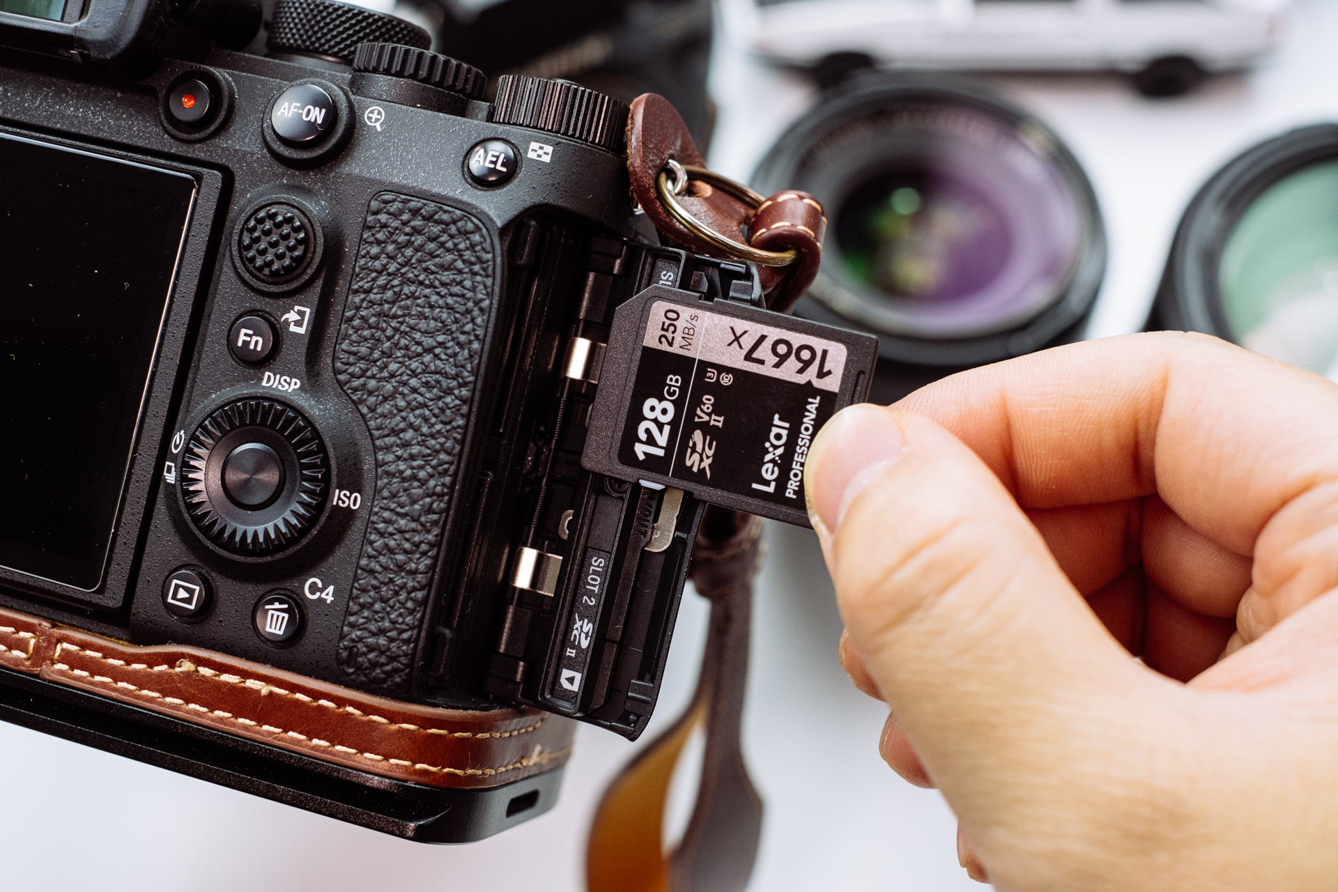 摄影必修课:UHS-Ⅰ和UHS-ⅡSD卡,到底该怎么选?