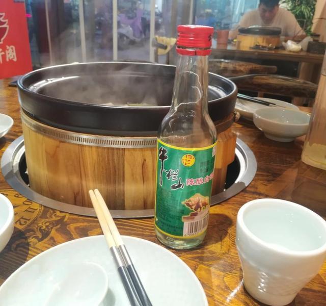 牛二是酒精勾兑的吗,牛二酒为什么那么火