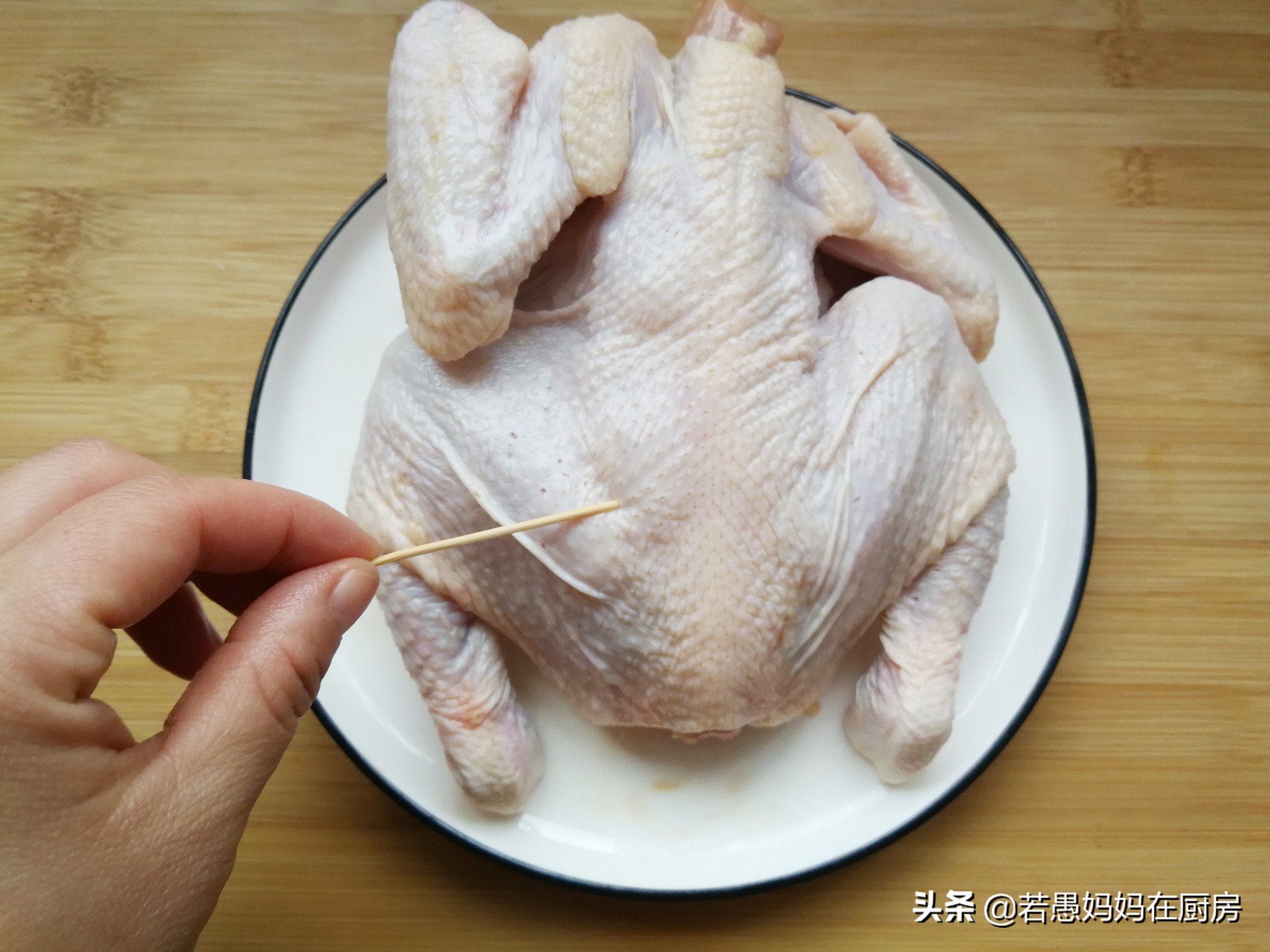 脆皮烤鸡做法烤箱家庭版,教你在家自制烤箱烤鸡