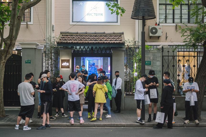 始祖鸟alphasv明星上身,始祖鸟alphasv兔年限定款