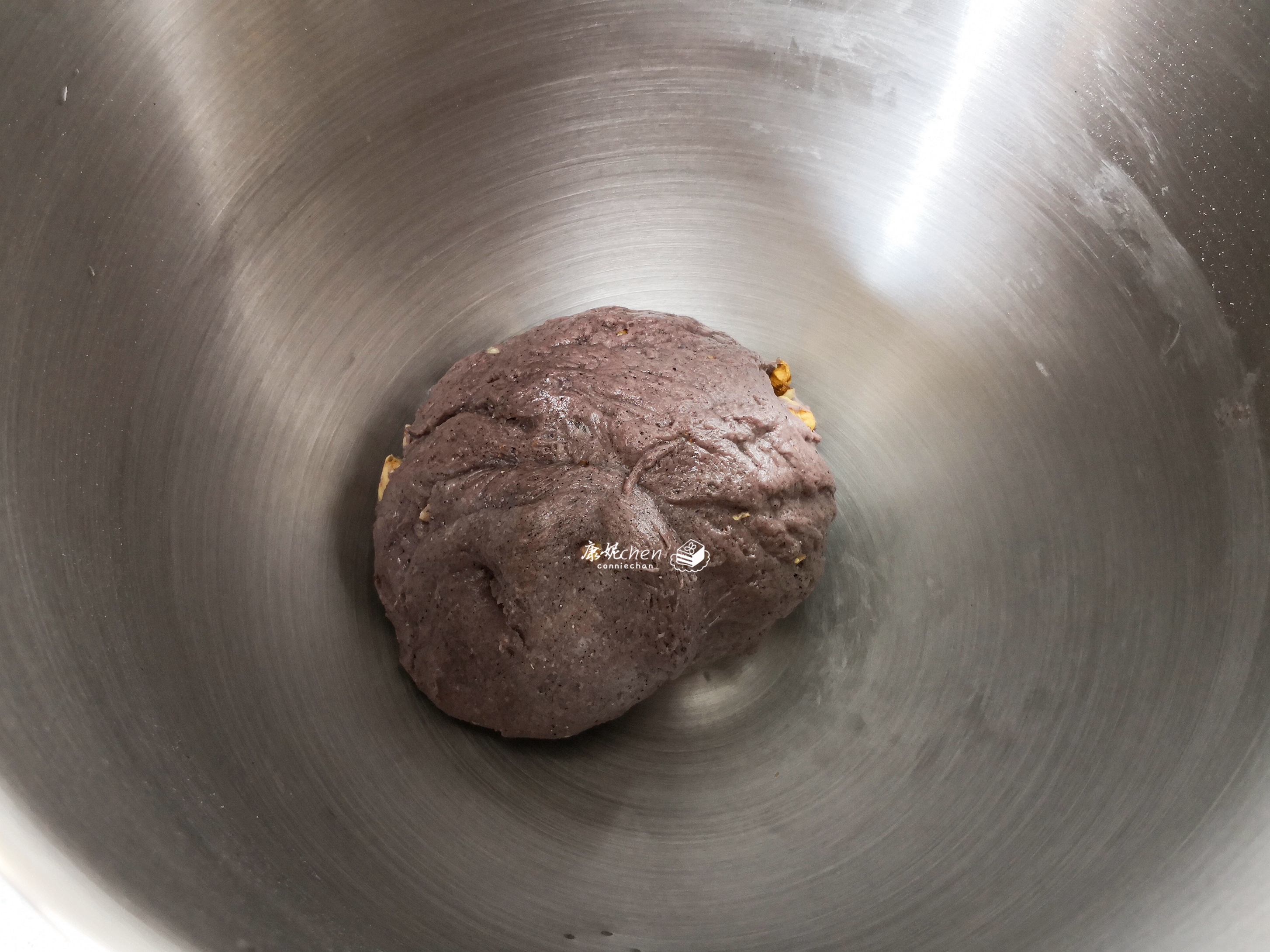 早餐营养面包黑米,黑米泡好后打成糊揉面做面包