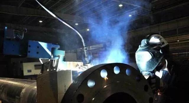 焊工师傅工资一般多少钱,初级焊工一般工资多少