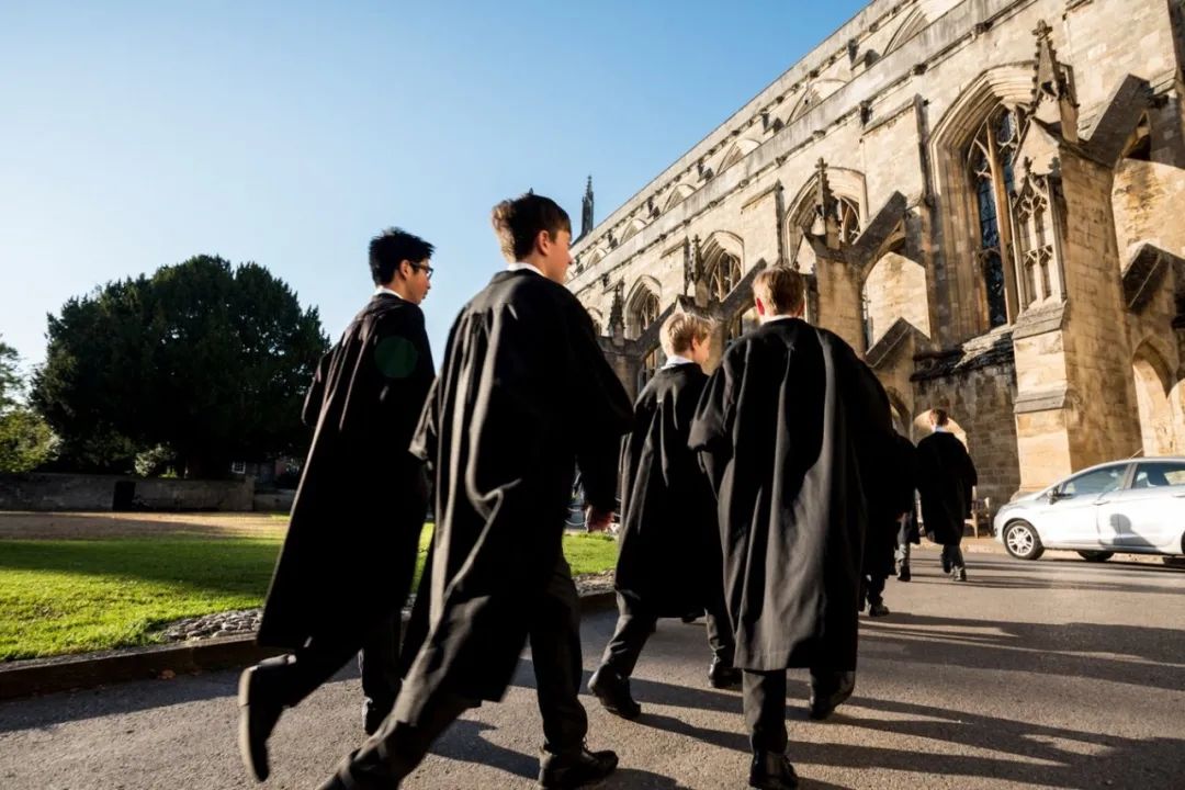 公学和私校的区别,英国公学和公办学校的区别