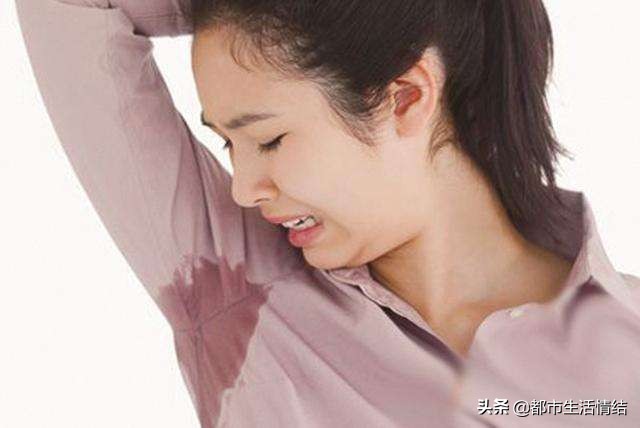 衣服染上碳素墨水怎么洗掉妙招,衣服染上西红柿汁怎样才能洗掉