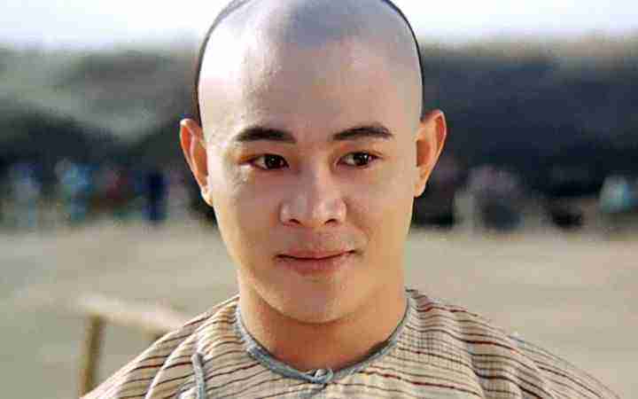 方世玉为什么摔东西,方世玉真的很矮吗