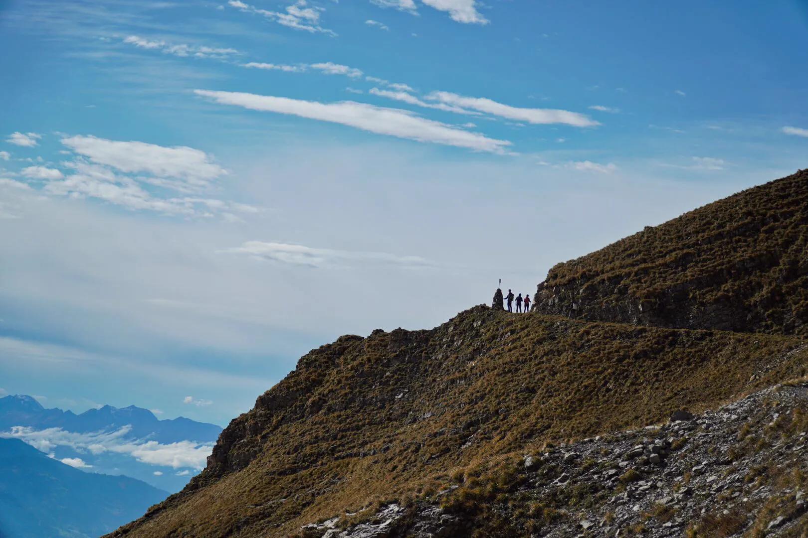 瑞士少女峰旅游详细攻略,四姑娘山徒步路线免费推荐