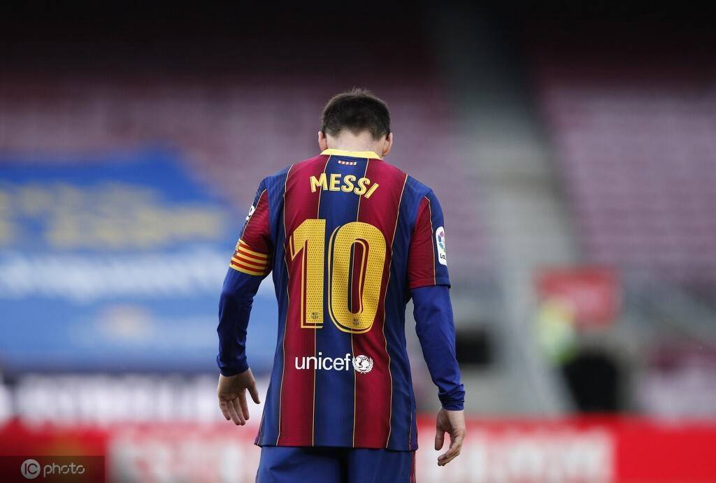 1日转会速览：曼联9500万欧签下桑乔；梅西正式成为自由球员