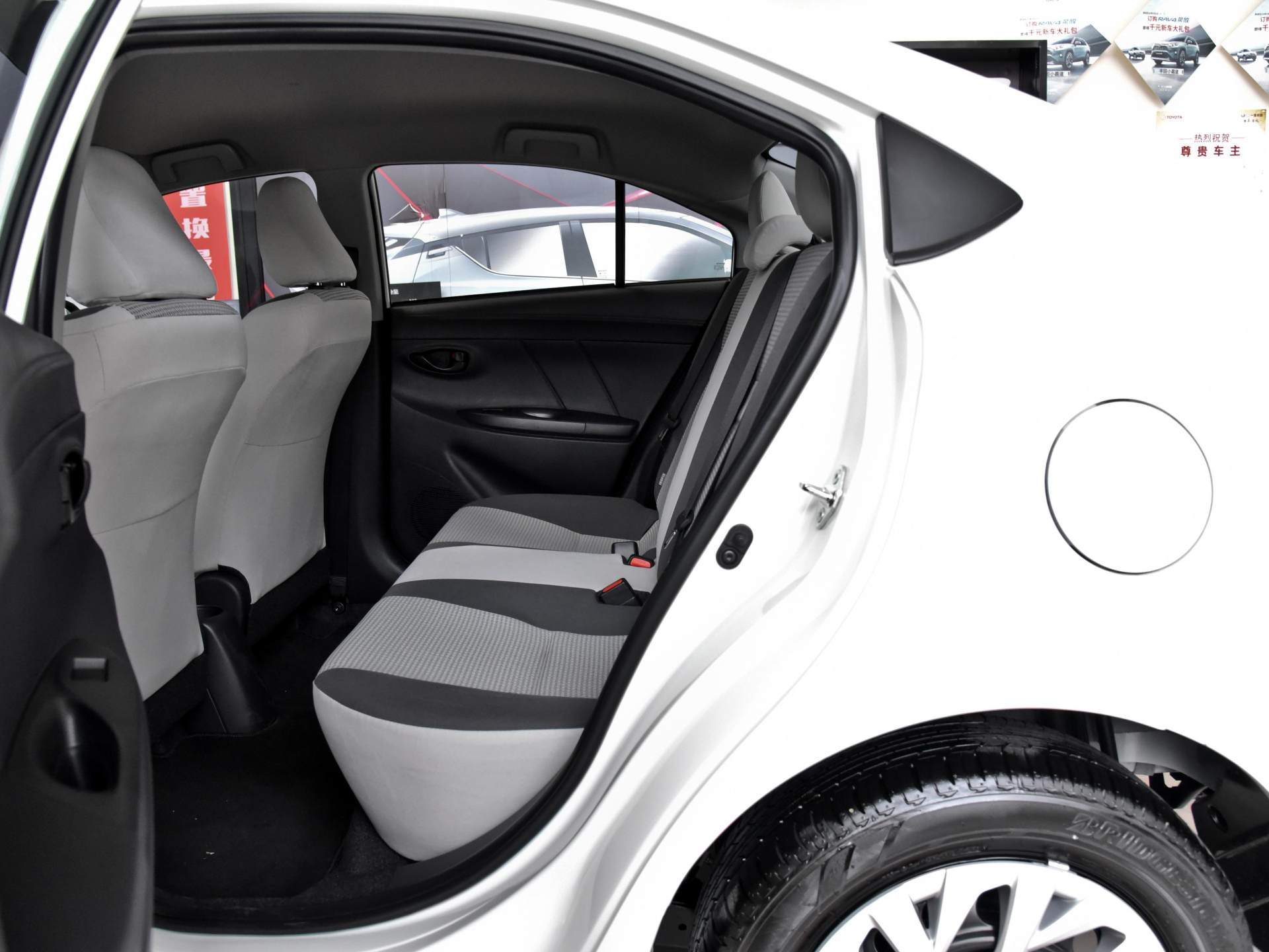 丰田威驰三厢车值得购买吗,丰田威驰新车4万三厢图片