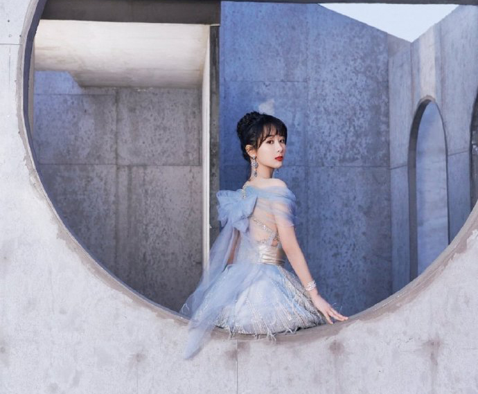 杨紫穿婚纱所有的照片,杨紫穿白婚纱的照片超美