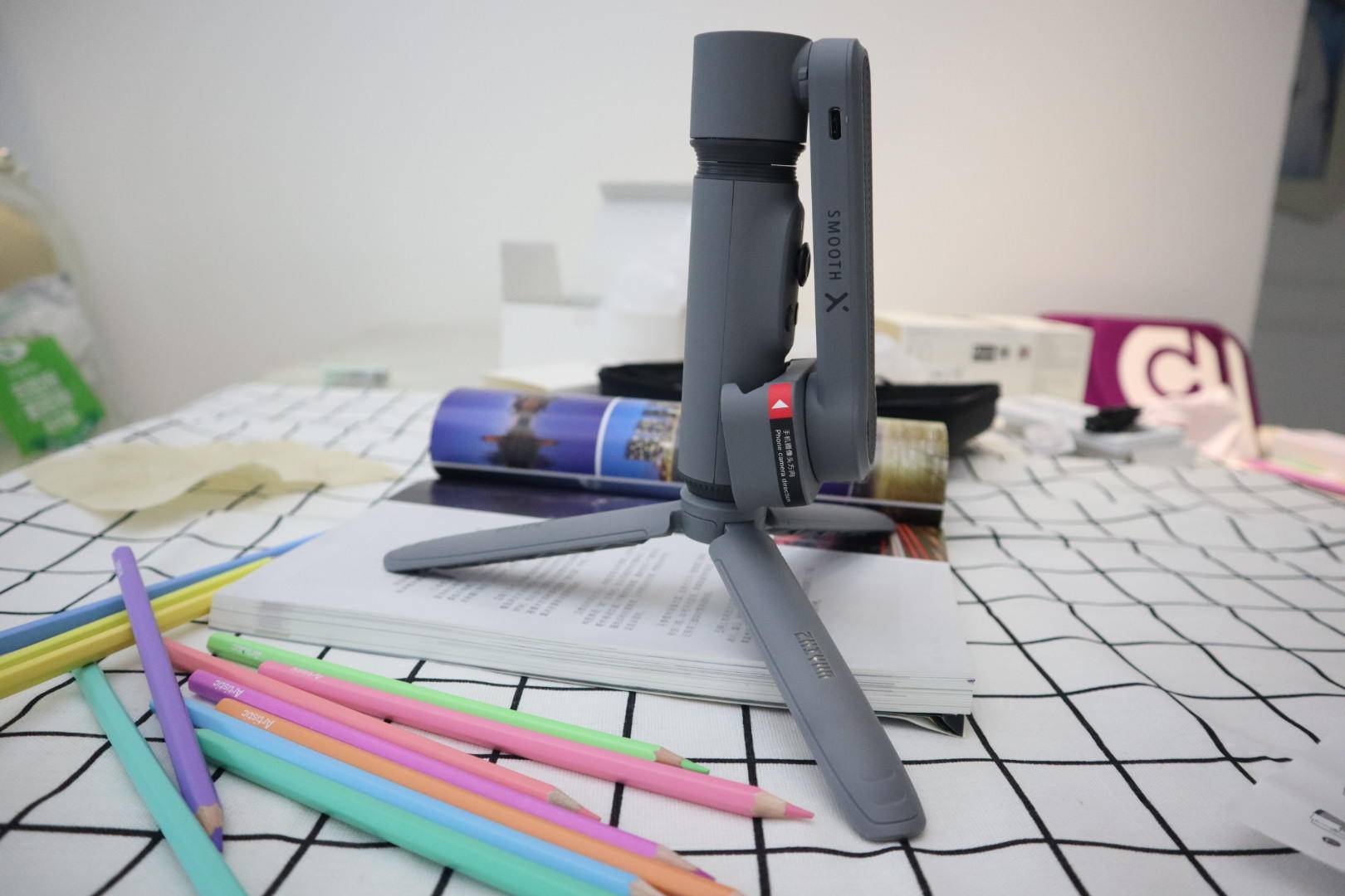 轻巧便携手机云台智云smoothx测评,智云smoothx手持手机云台