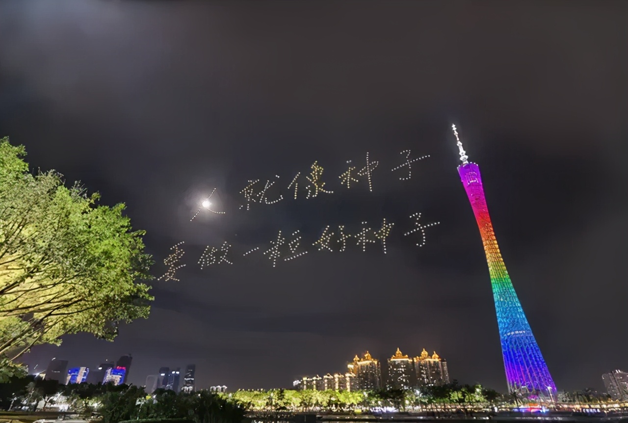 采访悼念袁隆平,长沙市民自发夹道送别袁隆平院士