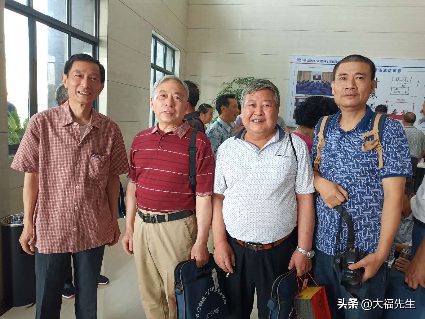 钢铁年代战友重逢,钢铁情怀