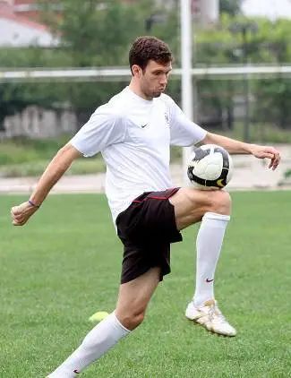 足球颠球技巧教学,足球零基础颠球技巧