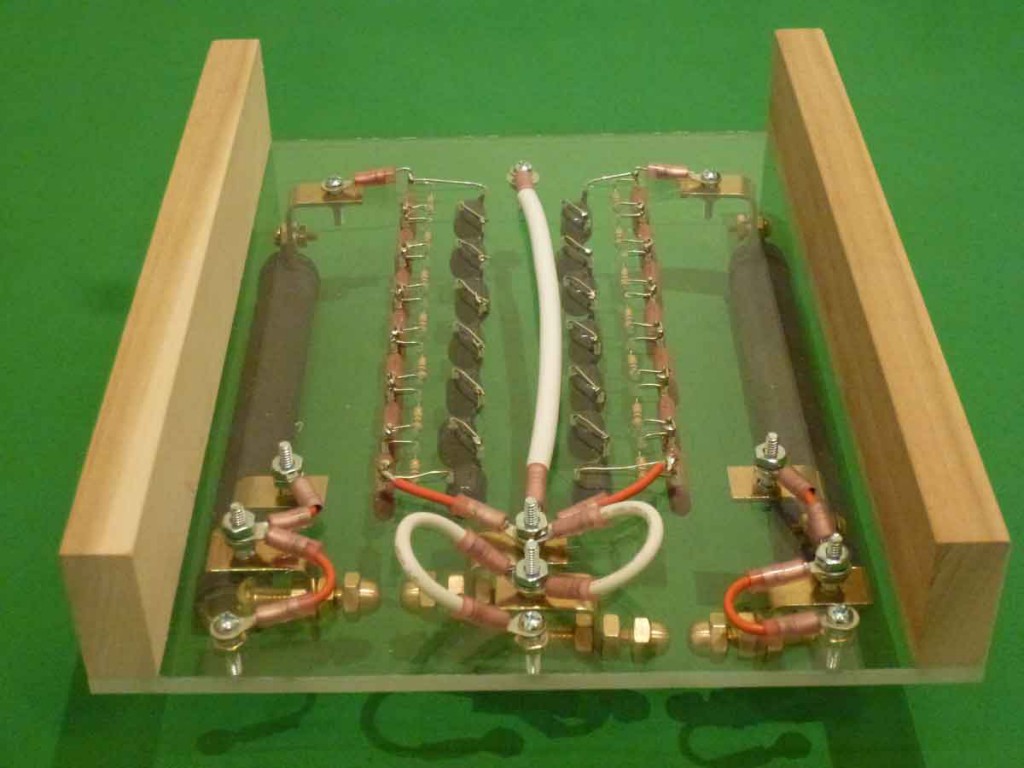 成为雷电法王很简单，用6个啤酒瓶和日常用品，就能做特斯拉线圈